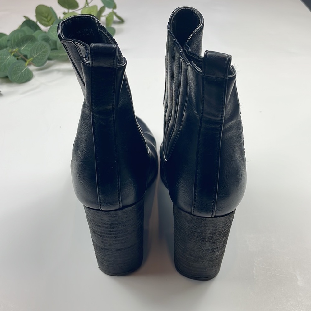 Call it Spring > Black Booties 9 - Picture 9 of 13